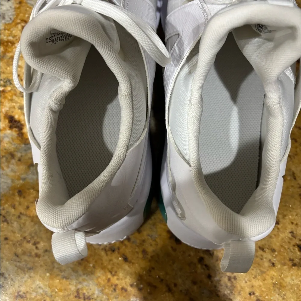 Nike Bella TR 5 size 10